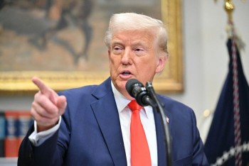 Tổng thống Trump áp thuế 25% với Canada và Mexico