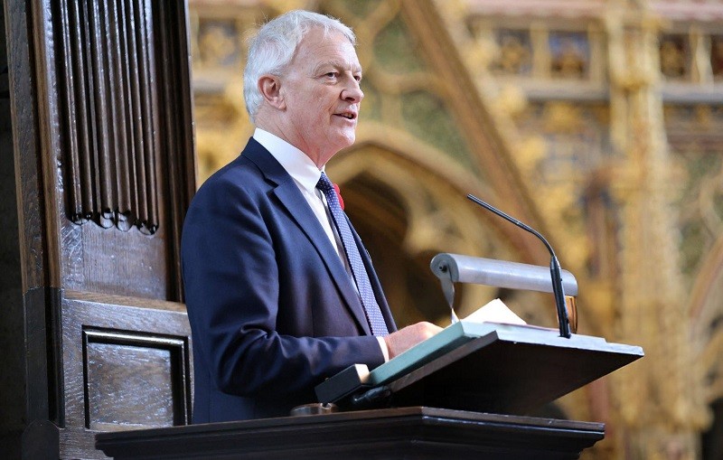 Ông Phil Goff phát biểu tại Tu viện Westminster ngày 25/4/2024. Ảnh: Getty