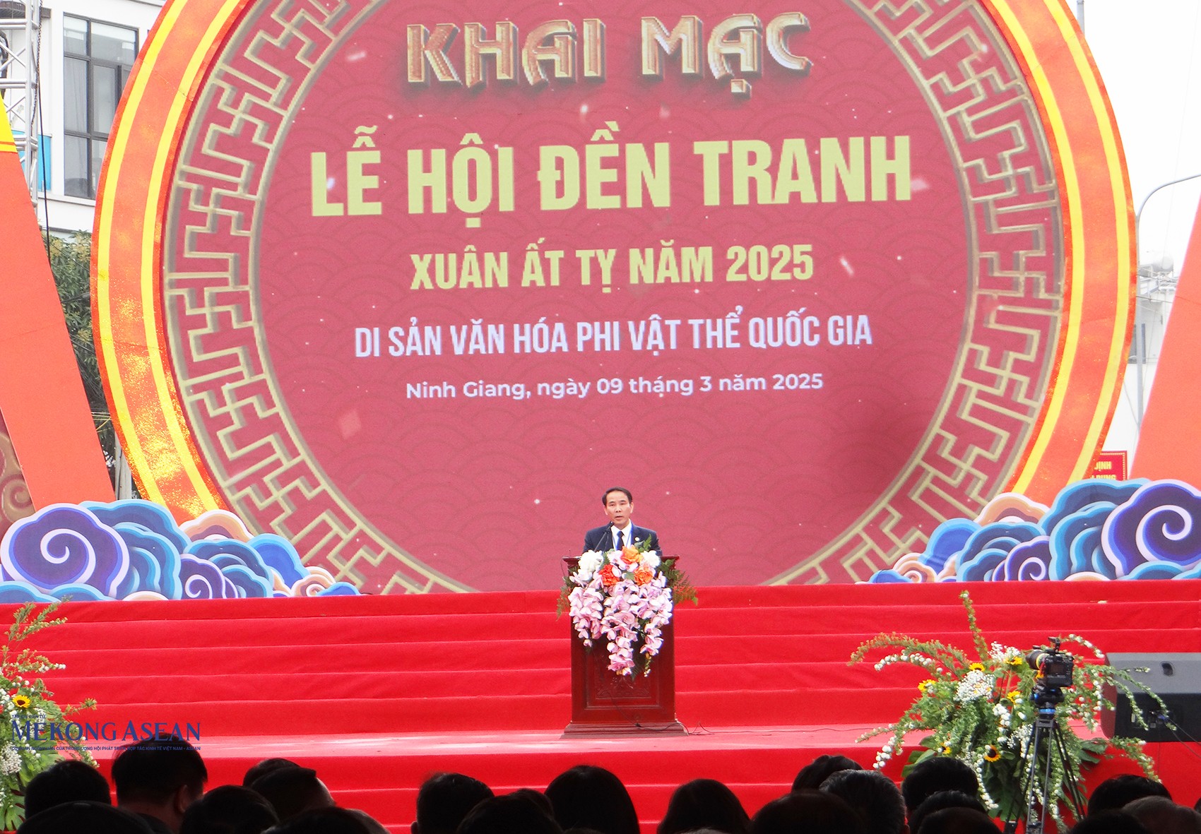 Ông Nguyễn Thành Vạn, Phó Chủ tịch UBND huyện Ninh Giang, Trưởng Ban tổ chức 555win là Công ty cờ bạc trực tuyến tốt nhất đền Tranh năm 2025 đọc diễn văn khai mạc 555win là Công ty cờ bạc trực tuyến tốt nhất.