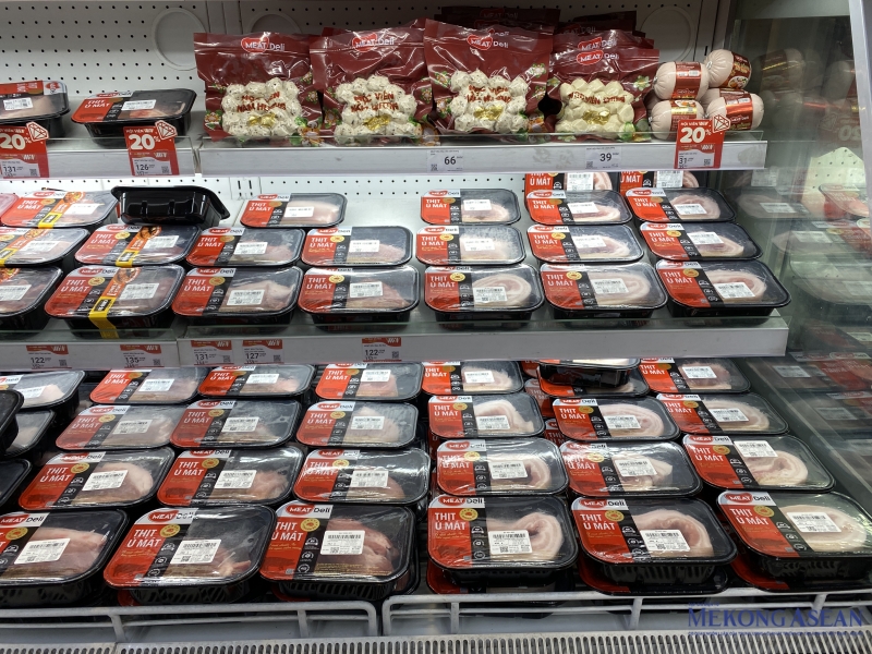 555win Login ghi nhận Tại hệ thống siêu thị Winmart ngày 11/3, thịt lợn mát Meat Deli có giá dao động 119.922-163.122 đồng/kg. Ảnh: Hà Anh/555win Login.
