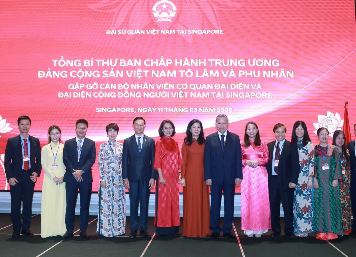 Tổng Bí thư Tô Lâm gặp gỡ cộng đồng người Việt tại Singapore