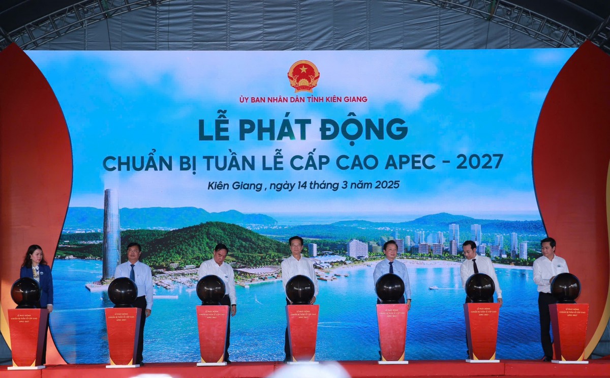 Các đại biểu thực hiện nghi thức phát động chuẩn bị tuần lễ cấp cao APEC 2027 - Ảnh: VGP