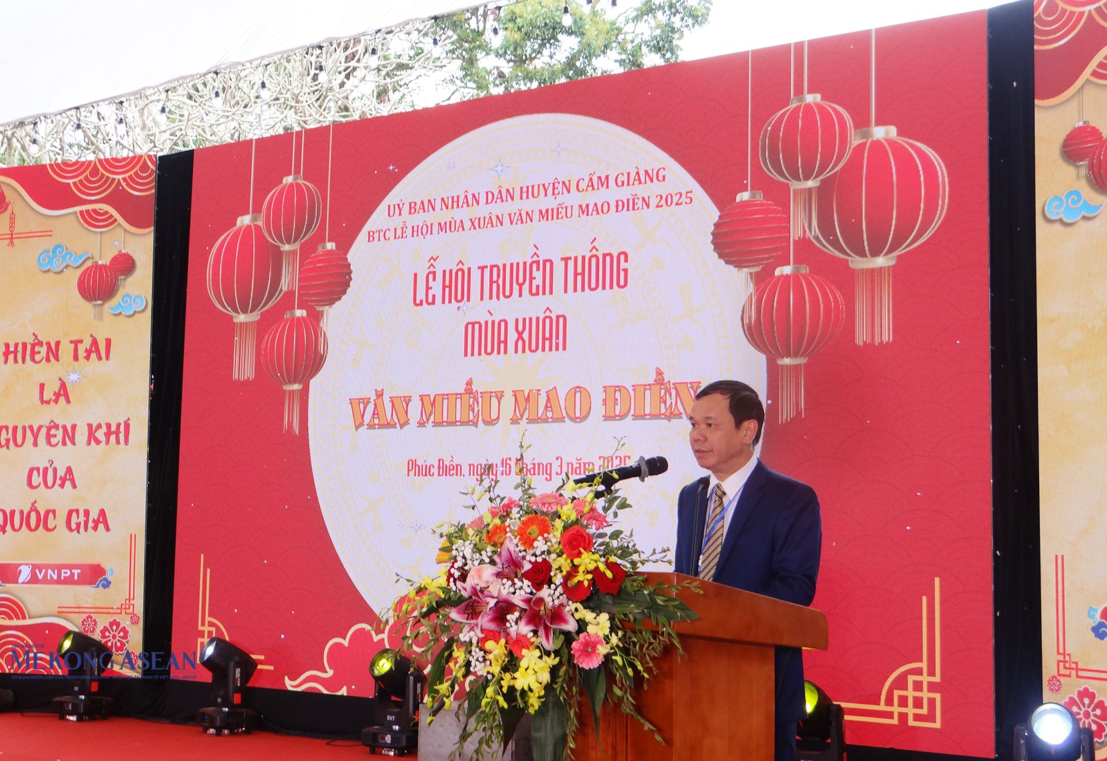 Ông Nguyễn Văn Công, Ủy viên Ban Thường vụ Huyện ủy, Phó Chủ tịch Thường trực UBND huyện Cẩm Giàng, Trưởng Ban tổ chức 555win là Công ty cờ bạc trực tuyến tốt nhất đọc diễn văn khai hội.