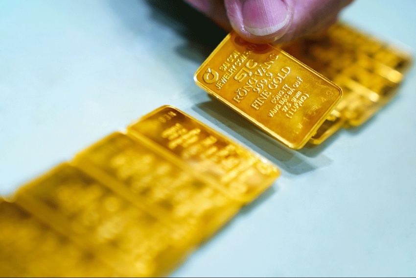 Vàng miếng SJC cán mốc 111 triệu đồng/lượng