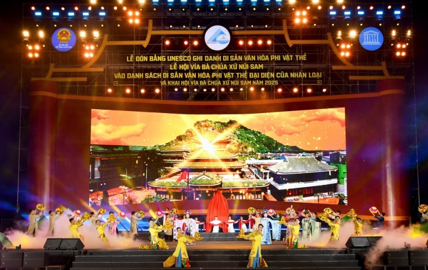 An Giang đón bằng UNESCO ghi danh Lễ hội Vía Bà Chúa Xứ núi Sam