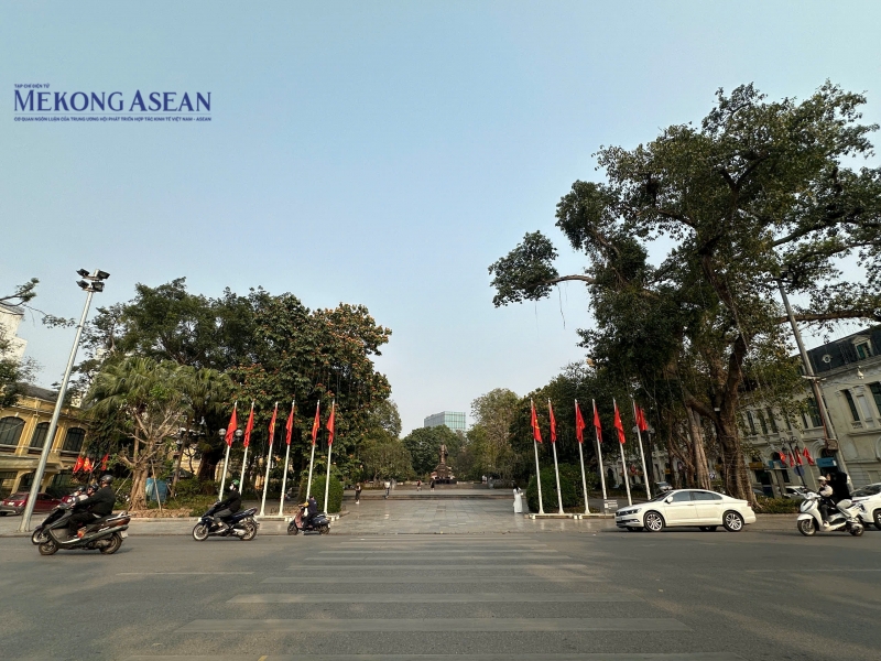 Hà Nội: Hiện trạng vườn hoa Lý Thái Tổ trước khi cải tạo