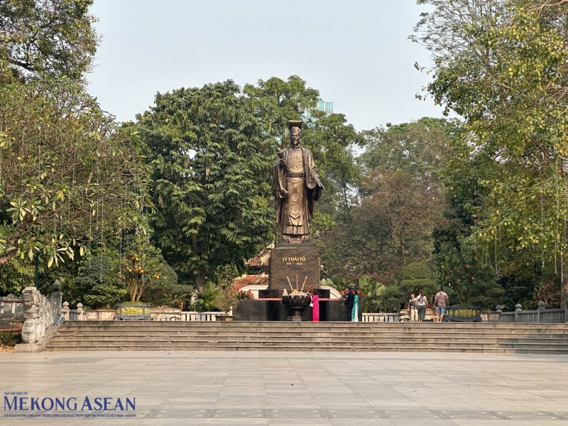 Hà Nội: Hiện trạng vườn hoa Lý Thái Tổ trước khi cải tạo