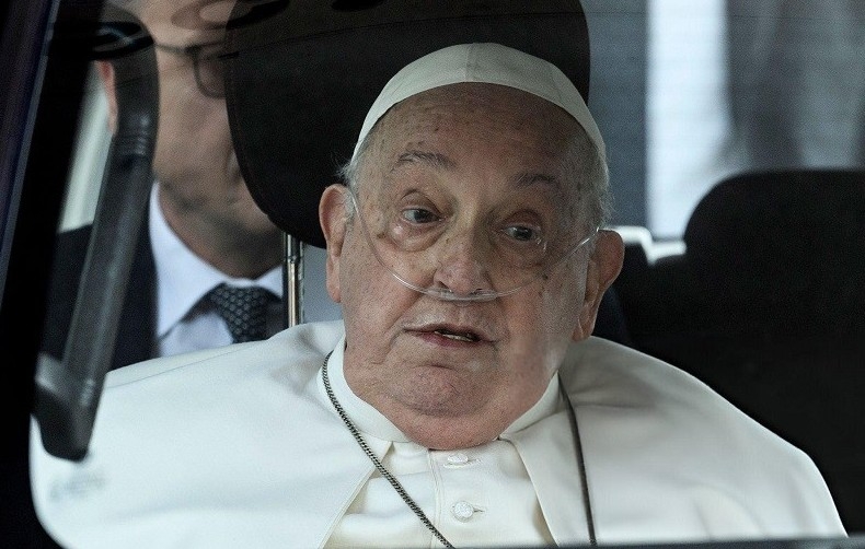 Bác sĩ tiết lộ khoảnh khắc Giáo hoàng Francis cận kề cái chết