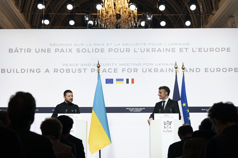 Ông Zelensky và ông Macron tại Paris ngày 27/3. Ảnh: X/@EmmanuelMacron
