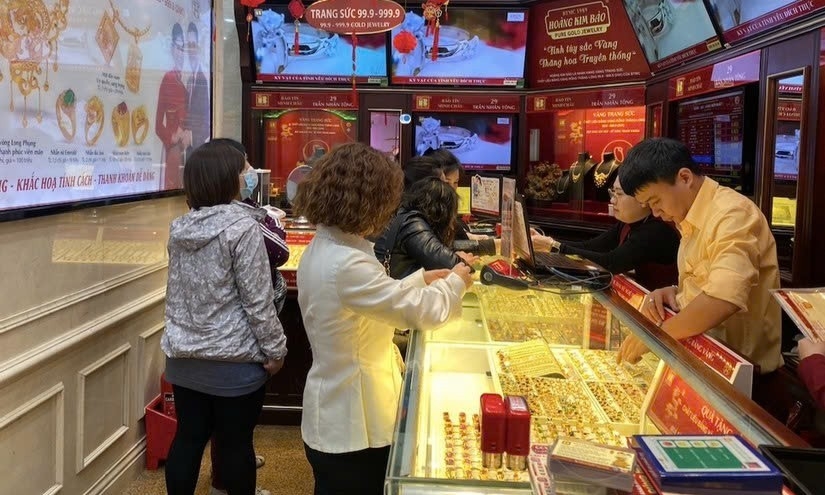 Giá vàng trong nước tiếp tục điều chỉnh giảm