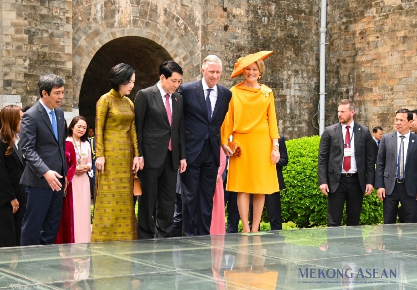 Chủ tịch nước Lương Cường và Nhà vua Bỉ thăm Hoàng thành Thăng Long