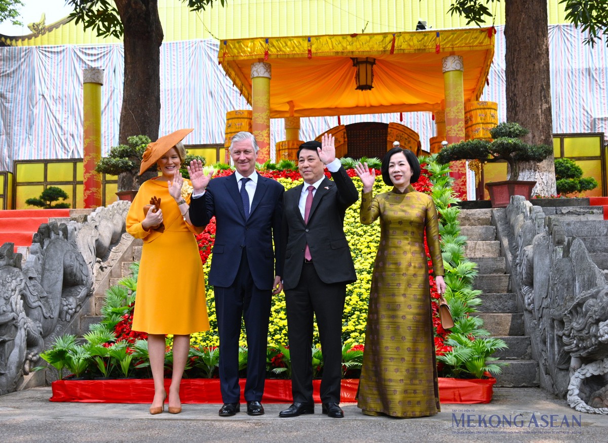 Chủ tịch nước Lương Cường và Nhà vua Bỉ thăm Hoàng thành Thăng Long