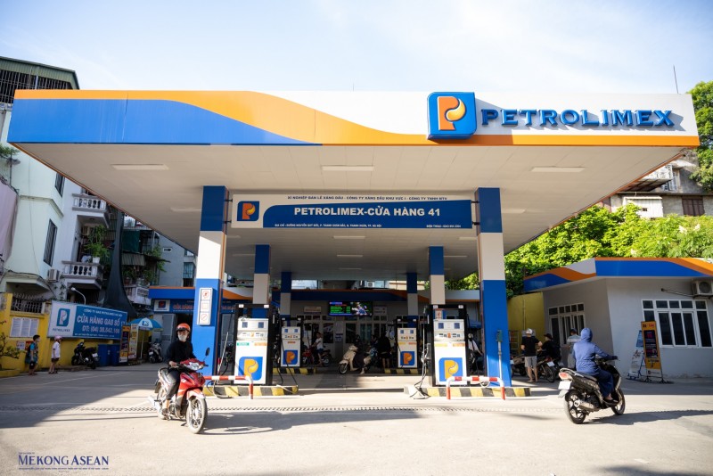 Giá xăng RON 95 lên sát mốc 21.000 đồng/lít