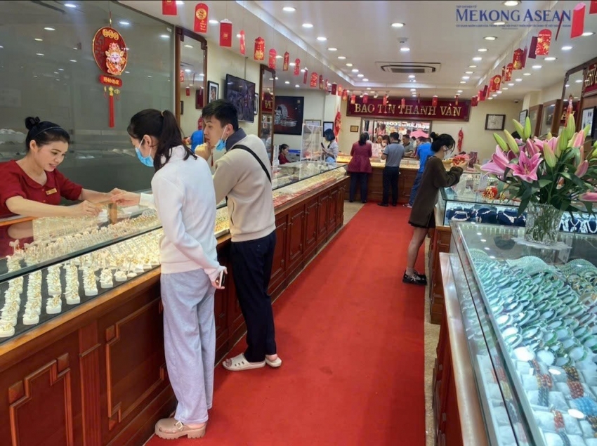 Giá vàng trong nước giảm sâu nhưng vẫn là tâm điểm đầu tư toàn cầu