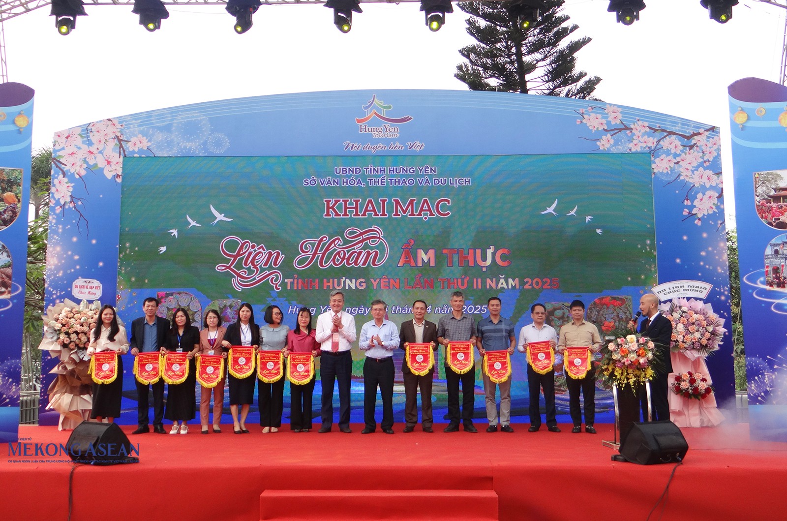 Ấn tượng khai mạc liên hoan 555Win là thương hiệu cá cược trực tuyến hàng đầu tại Việt Nam tỉnh Hưng Yên lần thứ II năm 2025