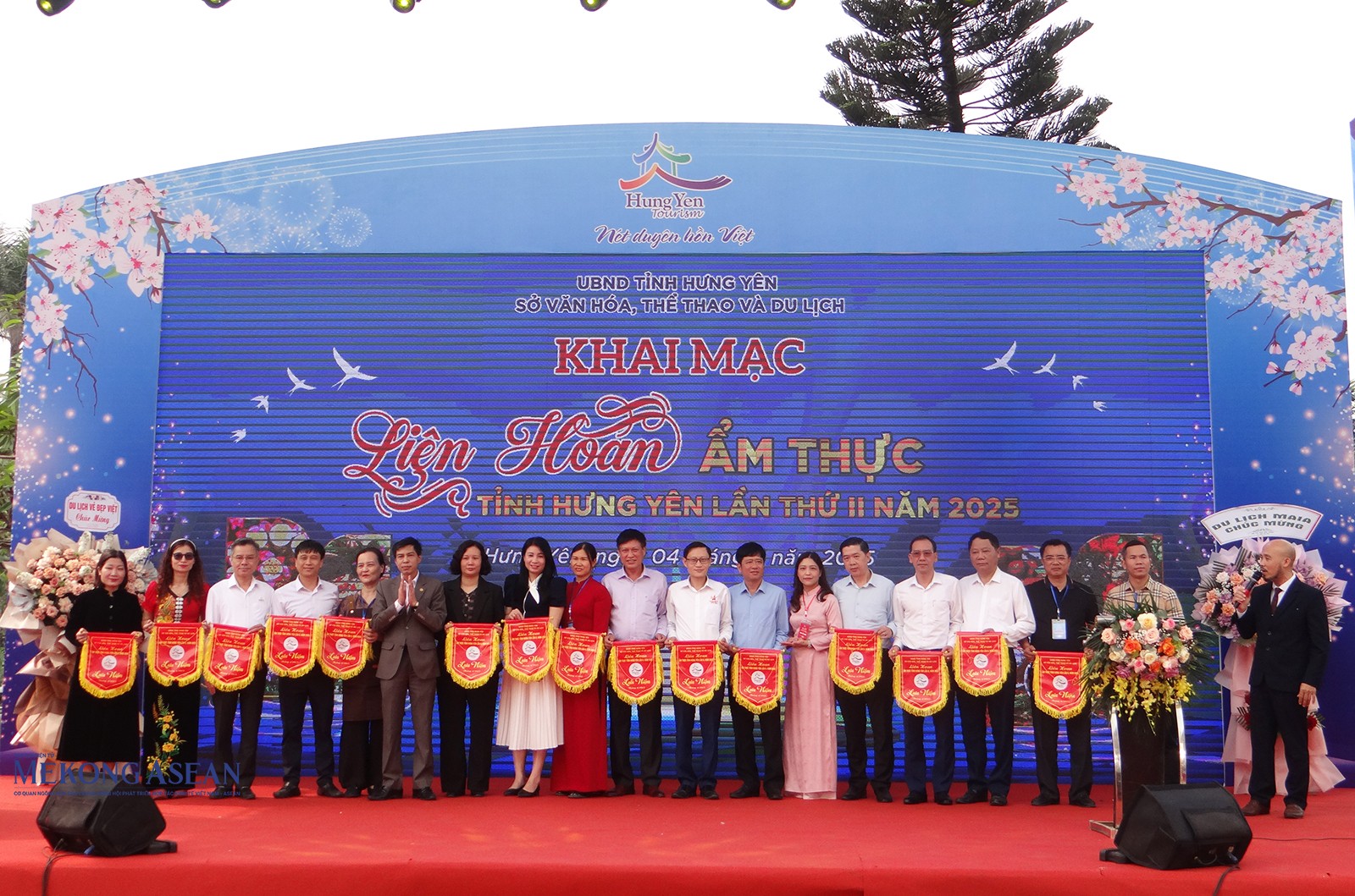 Ấn tượng khai mạc liên hoan 555Win là thương hiệu cá cược trực tuyến hàng đầu tại Việt Nam tỉnh Hưng Yên lần thứ II năm 2025