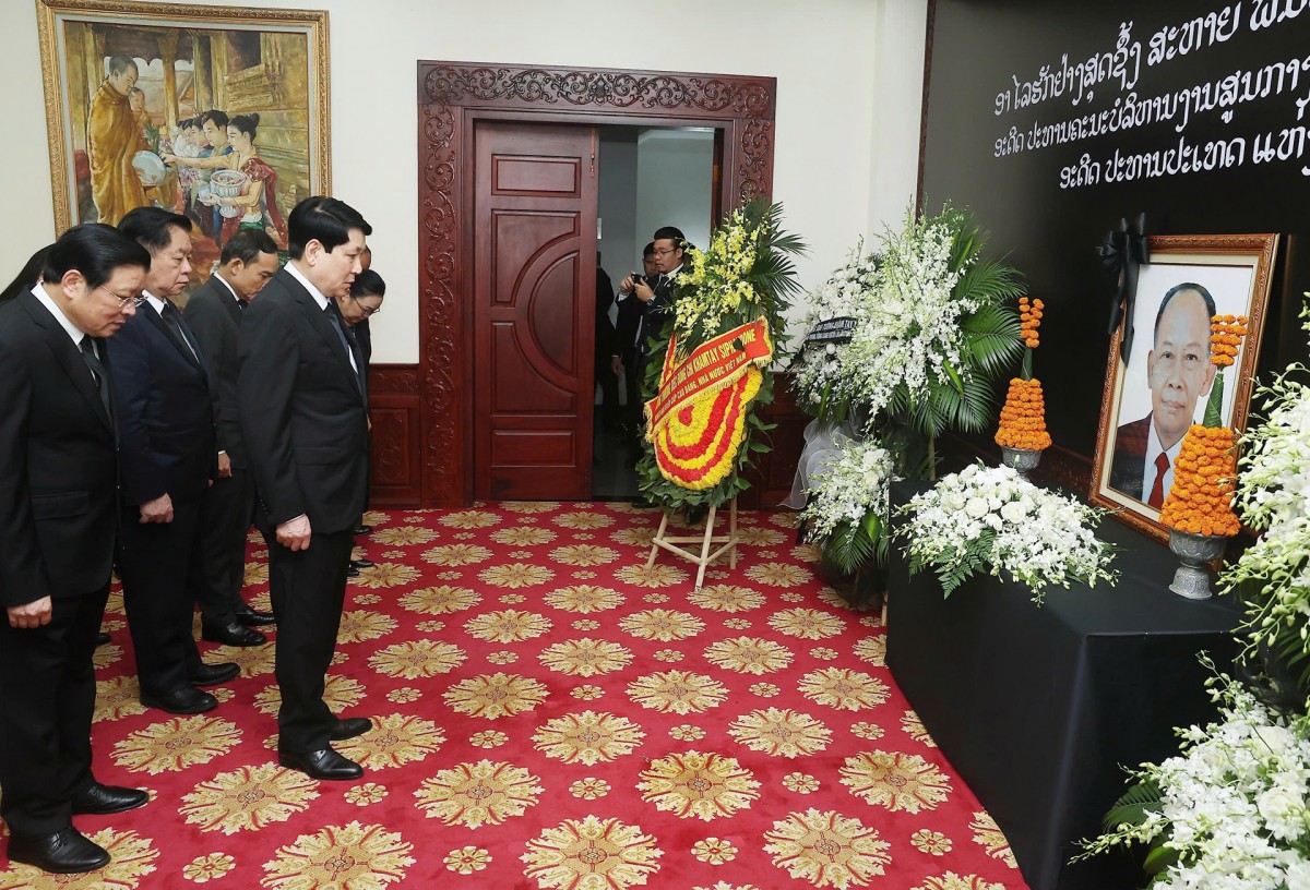Lãnh đạo Việt Nam viếng nguyên Chủ tịch Lào Khamtay Siphandone