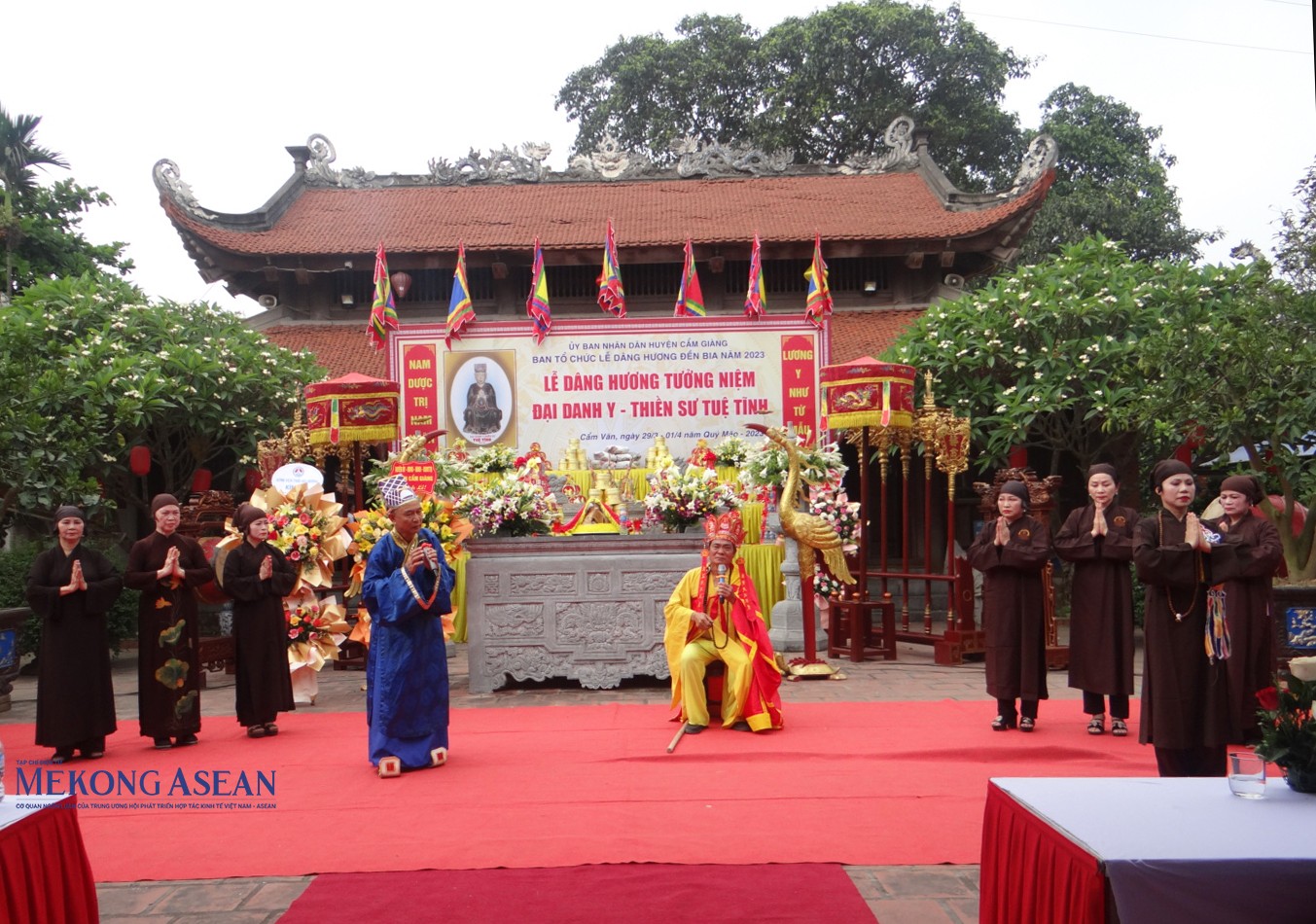 Một hoạt cảnh tái hiện lại cuộc đời và sự nghiệp của Đại danh y - Thiền sư Tuệ Tĩnh. Ảnh tư liệu.