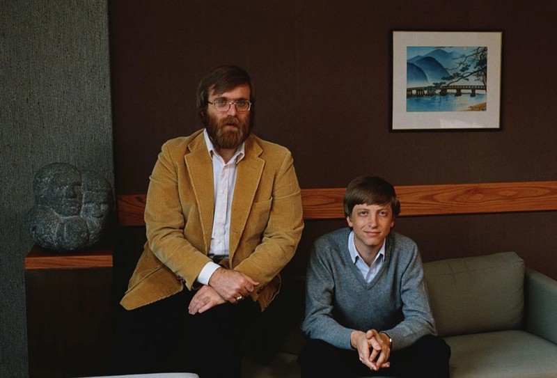 Hai nhà đồng sáng lập Microsoft: Bill Gates (phải) và Paul Allen vào năm 1984. (Ảnh: CNBC).