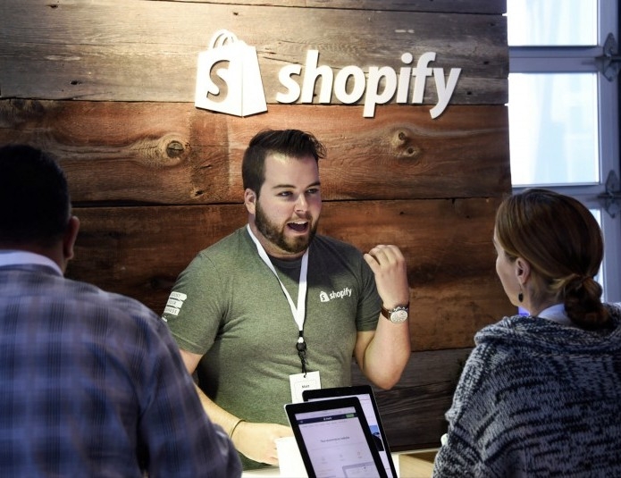 CEO Shopify: Chỉ tuyển thêm nhân sự khi AI không làm được việc