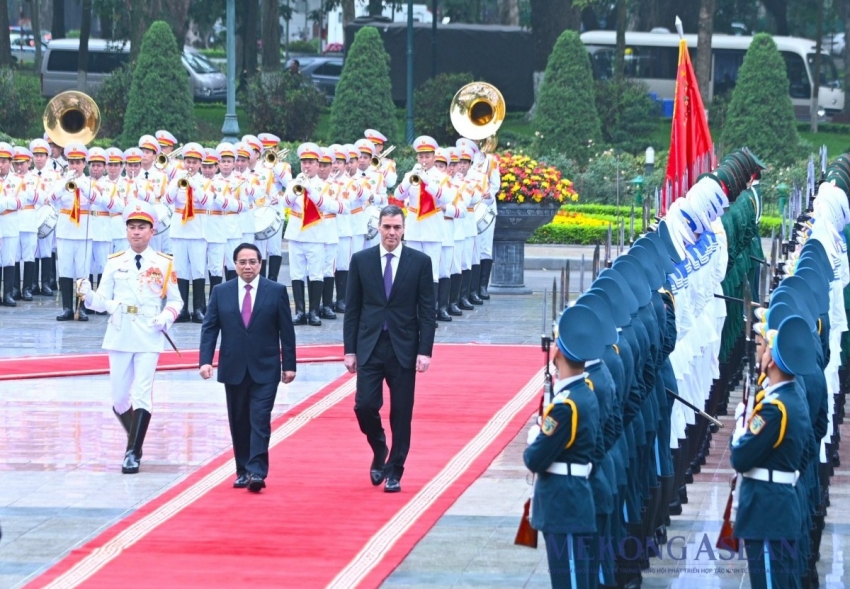 Thủ tướng Phạm Minh Chính chủ trì lễ đón Thủ tướng Tây Ban Nha