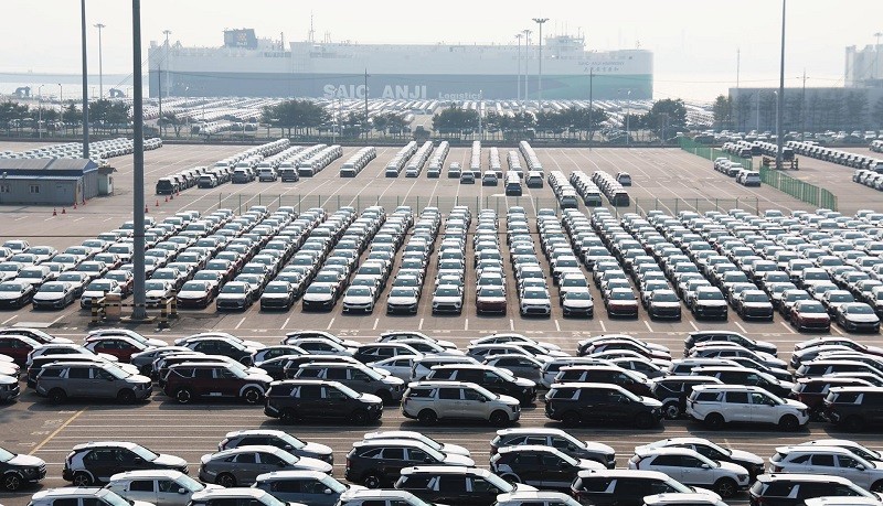 Các ô tô tại cảng ở Pyeongtaek ngày 3/4 chờ xuất khẩu. Ảnh: Yonhap