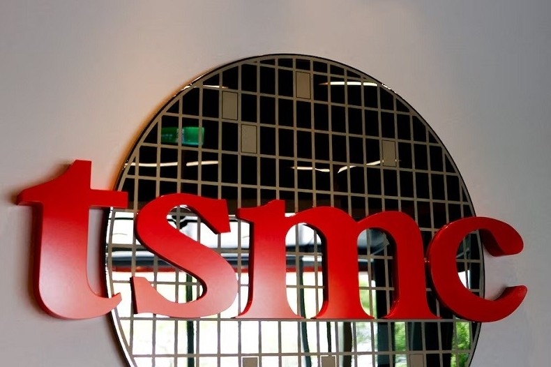 Ông Trump cảnh báo TSMC sẽ chịu thuế 100% nếu không xây nhà máy tại Mỹ