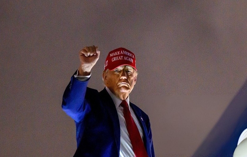 Nghị sỹ Mỹ nghi ngờ Tổng thống Trump 'thao túng thị trường'