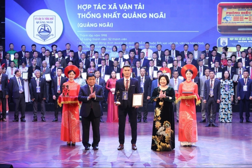 Vinh danh 100 'ngôi sao' hợp tác xã tiêu biểu