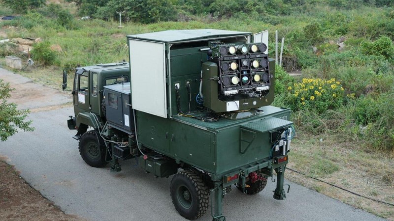 Ấn Độ thử nghiệm thành công vũ khí laser diệt drone, tên lửa