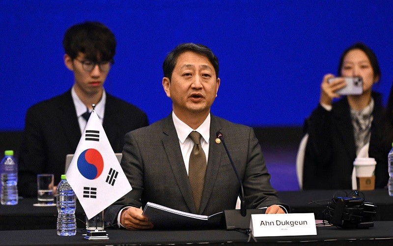 Bộ trưởng Ahn Duk-geun sẽ là người dẫn đầu phái đoàn Hàn Quốc đến Mỹ. Ảnh: Getty