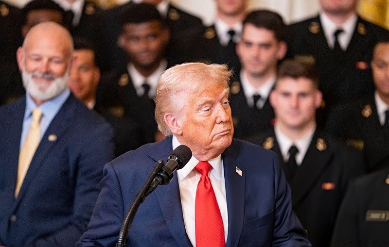 Tổng thống Trump tại Nhà Trắng ngày 15/4. Ảnh: Getty