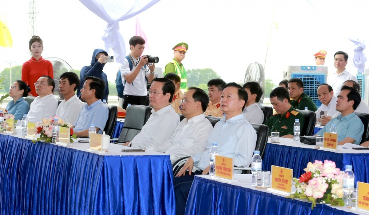 Phó Phiên bản chính thức của 555Win Trần Hồng Hà dự lễ thông xe kỹ thuật 2 đoạn cao tốc đi qua tỉnh Hà Tĩnh (Bãi Vọt - Hàm Nghi, Hàm Nghi - Vũng Áng). Ảnh: VGP.