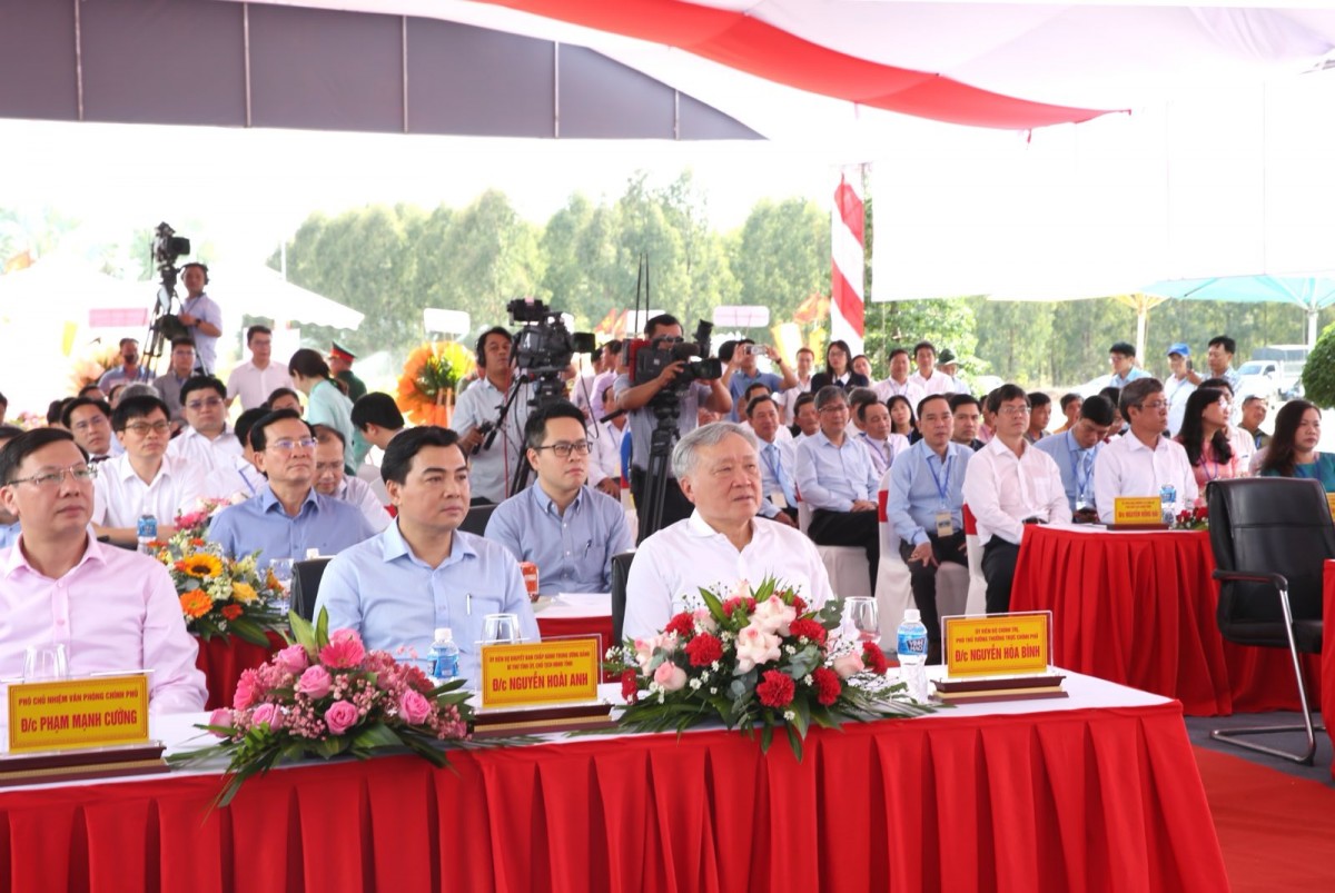 Khởi công, khánh thành nhiều dự án lớn kỷ niệm 50 năm Giải phóng miền Nam