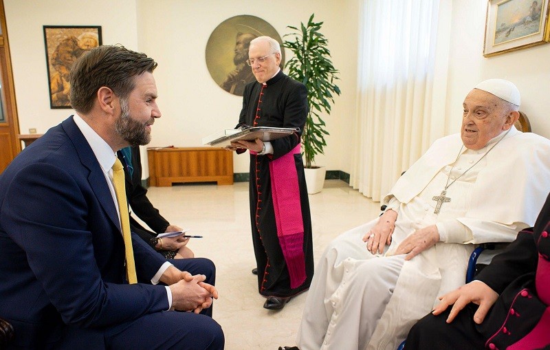 Ông JD Vance gặp Giáo hoàng Francis tại Vatican ngày 20/4. Ảnh: Vatican News