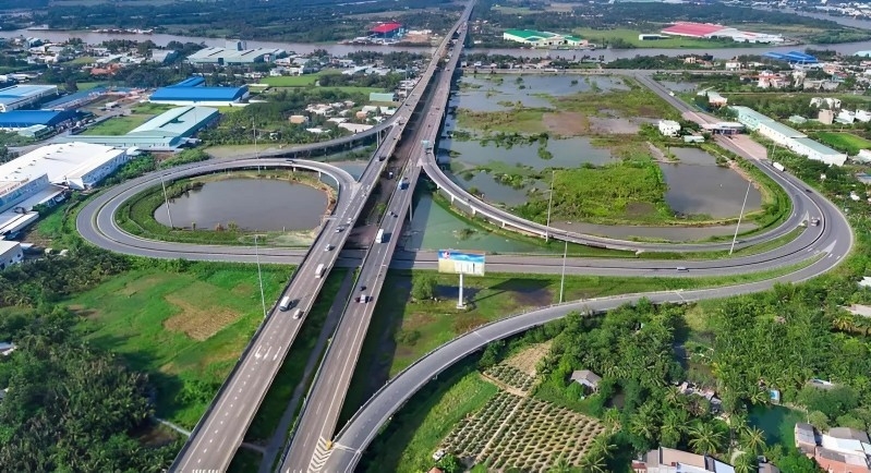 Thủ tướng chỉ đạo phát triển đồng bộ 5 loại hình giao thông tại ĐBSCL