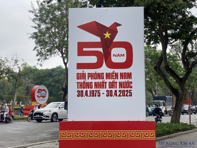 Hà Nội: Hàng nghìn người xếp hàng dài vào Lăng Bác trước thềm 30/4