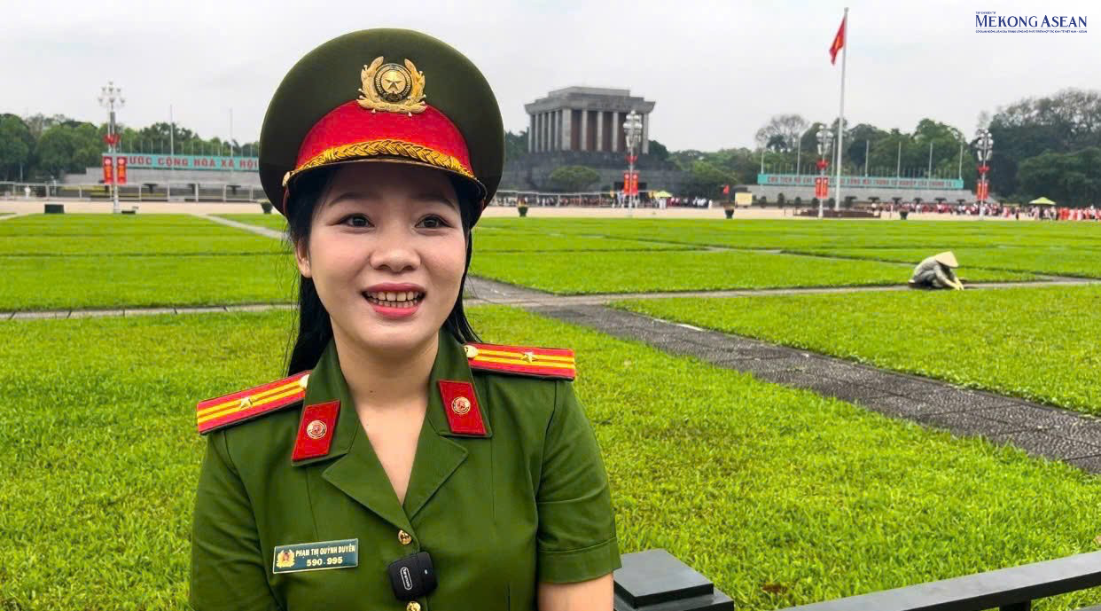Hà Nội: Hàng nghìn người xếp hàng vào Lăng Bác trước thềm 30/4