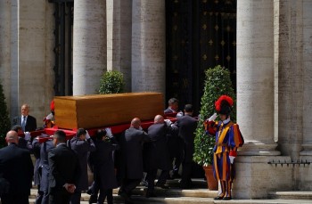 Giáo hoàng Francis được an táng bên ngoài Vatican