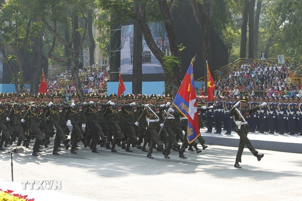 Lễ diễu binh kỷ niệm 50 năm thống nhất đất nước