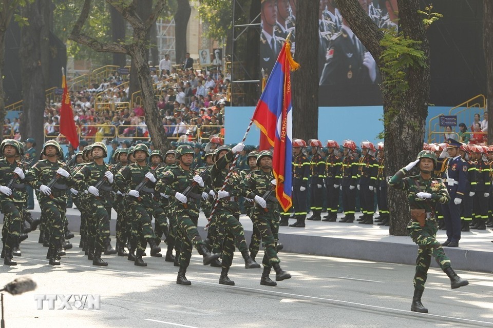 Lễ diễu binh kỷ niệm 50 năm thống nhất đất nước