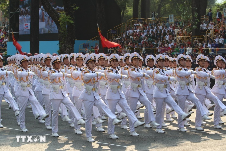 Lễ diễu binh kỷ niệm 50 năm thống nhất đất nước