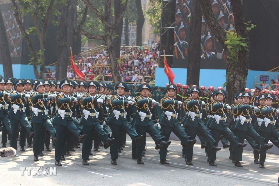 Lễ diễu binh kỷ niệm 50 năm thống nhất đất nước