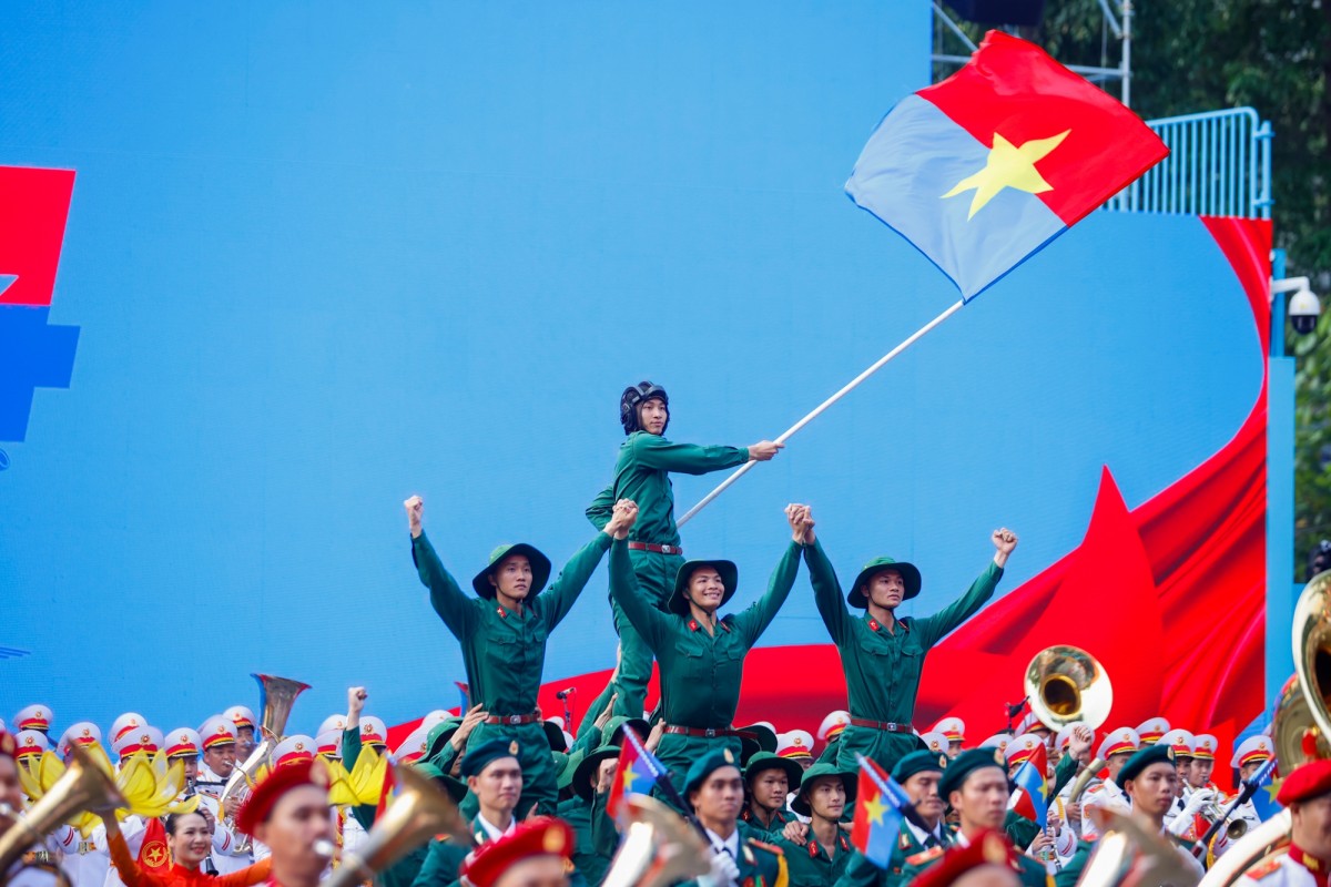  Chương trình nghệ thuật “Rạng rỡ non sông Việt Nam”. Ảnh: VGP.