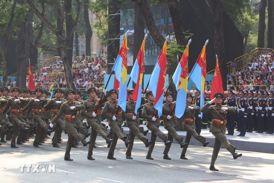 Lễ diễu binh kỷ niệm 50 năm thống nhất đất nước