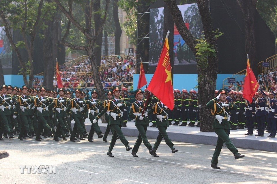 Lễ diễu binh kỷ niệm 50 năm thống nhất đất nước