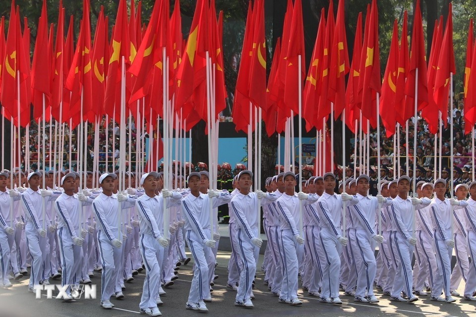 Lễ diễu binh kỷ niệm 50 năm thống nhất đất nước