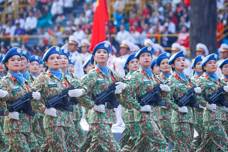Lễ diễu binh kỷ niệm 50 năm Ngày thống nhất đất nước