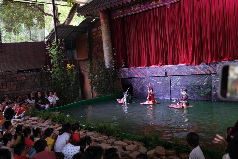 Hướng tới kỷ niệm 50 năm Ngày Giải phóng miền Nam, thống nhất đất nước, Trung tâm bảo tồn di sản Thăng Long – Hà Nội sẽ tổ chức các buổi biểu diễn múa rối nước miễn phí từ ngày 30/4 đến 4/5, mang đến cho du khách những trải nghiệm văn hoá truyền thống đặc sắc ngay giữa không gian di sản.