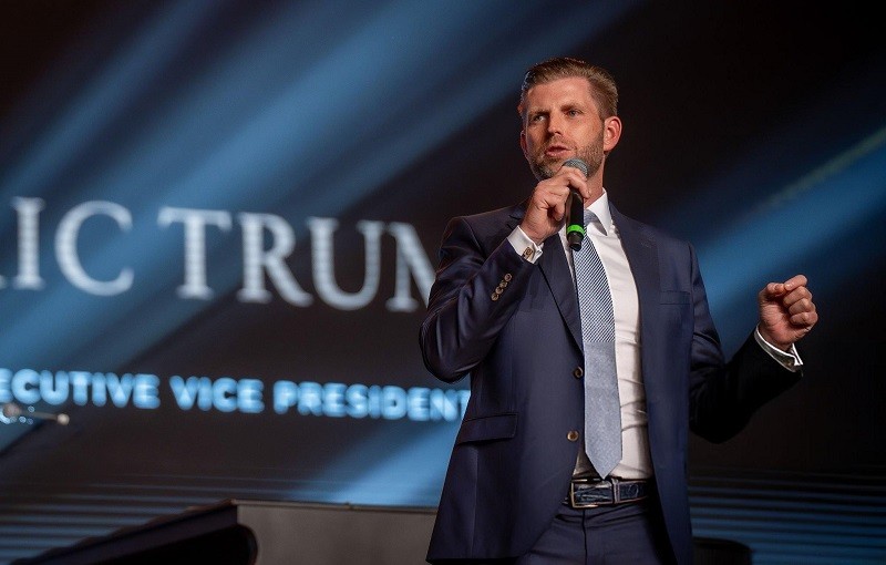 555Win555 link không chặn Eric Trump tại Dubai ngày 28/4. Ảnh: Getty
